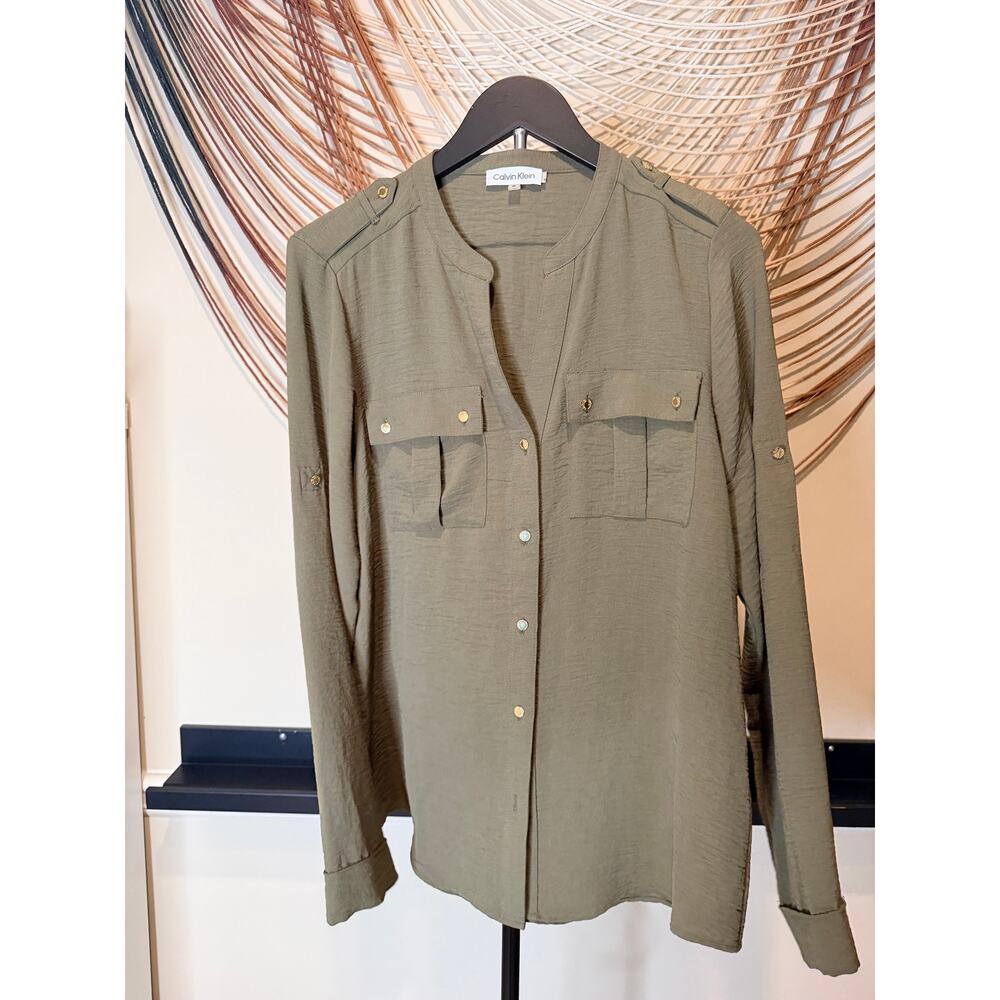 Calvin Klein, Kathy Greene button up blouse, gold button M 3607.